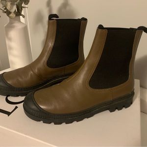 Loewe Chelsea boots size 40. Very good condition. Colour is khaki.